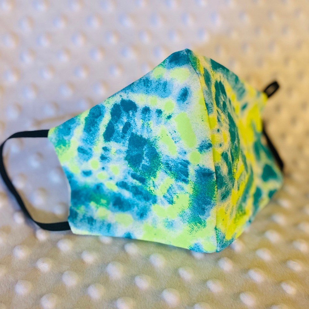 1 Adult face mask. Different colors